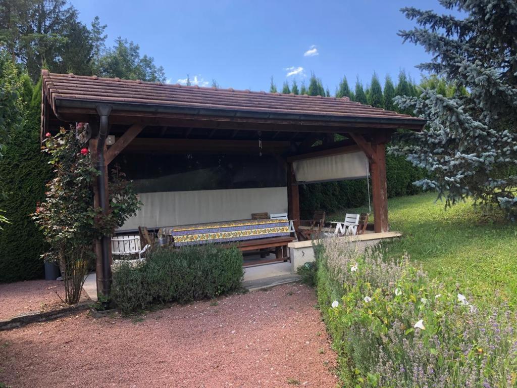Maison/Gîte familial dans le Jura à 200m du lac avec piscine privée Marigny  Exterior foto
