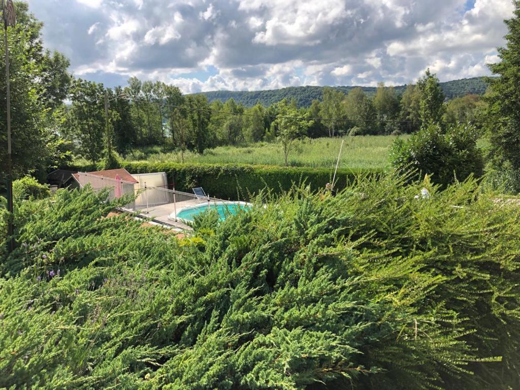 Maison/Gîte familial dans le Jura à 200m du lac avec piscine privée Marigny  Exterior foto